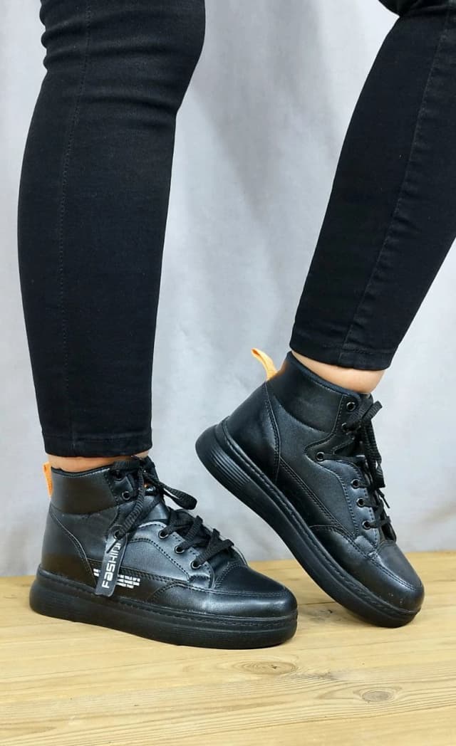 حراج جدیدترین کفش نیم بوت ساقدار دخترانه مدل شیک شاهین رنگ مشکی