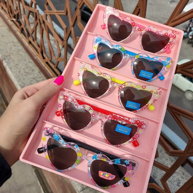 عینک آفتابی قلبی گلدار دخترانه