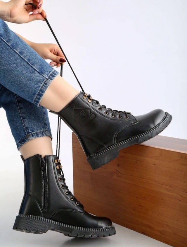 حراج نیم بوت ساق بلند بندی زنانه مشکی تک سایز 37