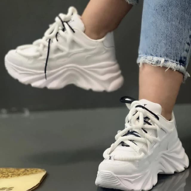 فروش ویژه کفش کتونی اسپرت زنانه و دخترانه مدل لوییس ویلتون رنگ سفید یه کار جذاب و مدرن با ارسال رایگان