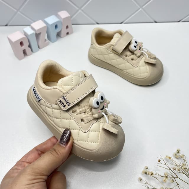 ونس شنل با عروسک پادار