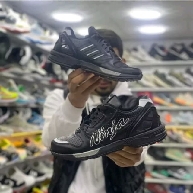 کتونی زد ایکس نینجا رنگ مشکی سفید تکسایز ۴۳ و 40