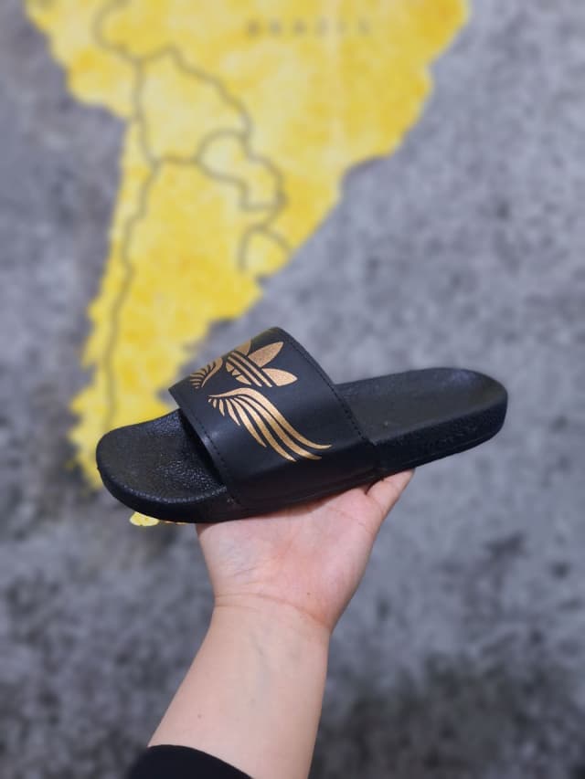 دمپایی مردانه آدیداس  مدل ساده رنگ مشکی (آفر ویژه)