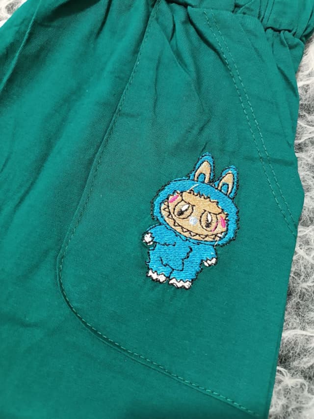 ست تیشرت و شلوارک نخ پنبه طرح لبوبو دوزی شده پر طرفدار 