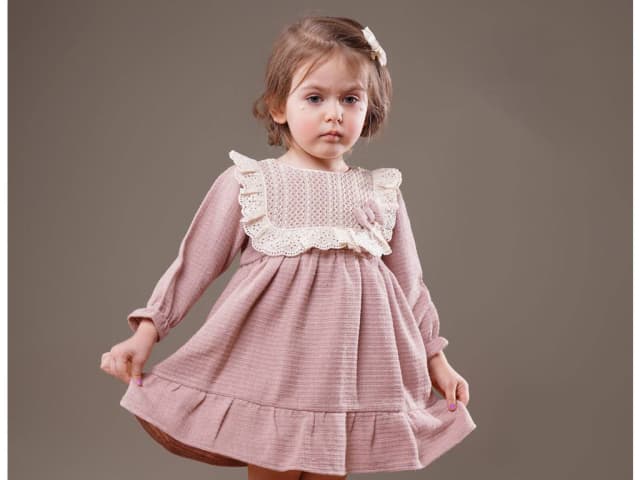 پیراهن آستین بلند نوزاد و کودک دخترانه رنگ صورتی چرک با طرح بافت جلو سینه