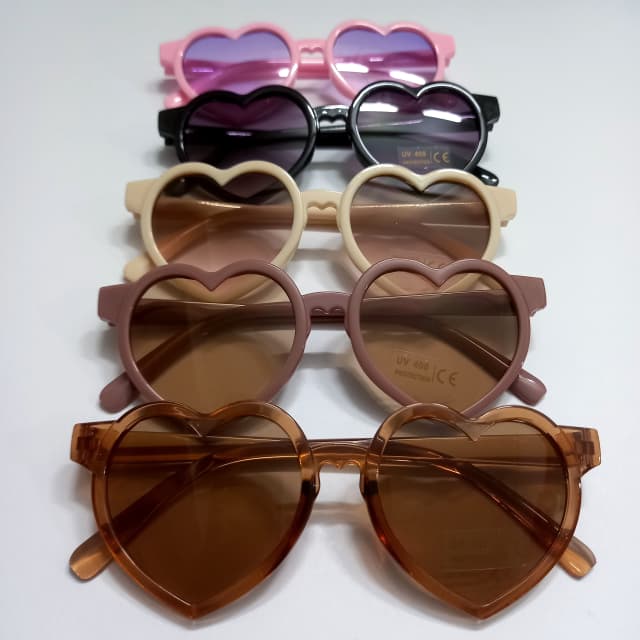 عینک آفتابی دخترانه یوی ۴۰۰ مدل قلبی فانتزی وارداتی