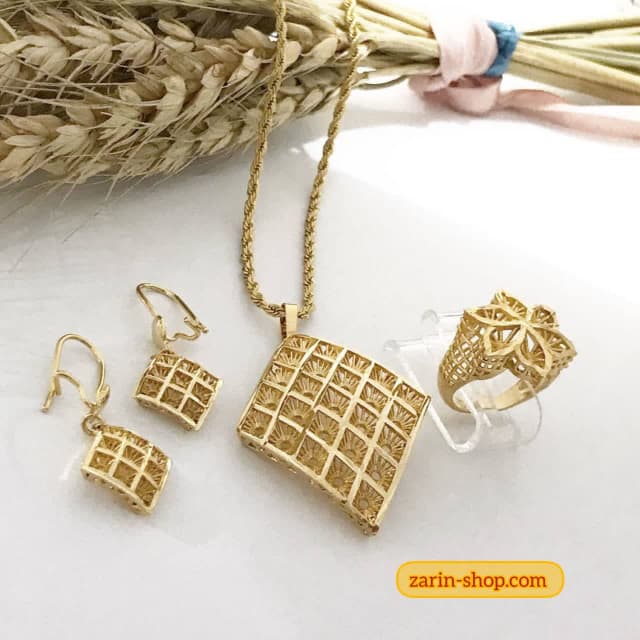 سرویس برنجی طلایی زنانه با گردنبند طنابی