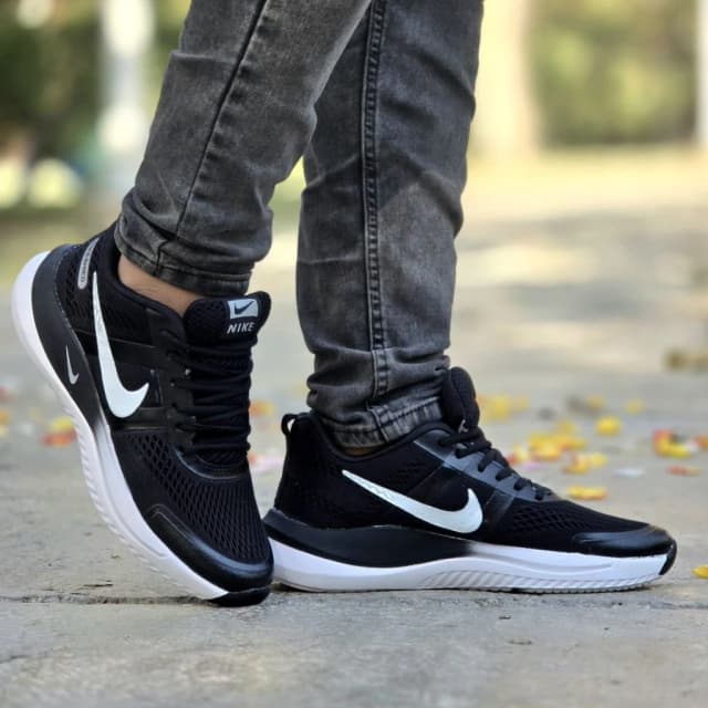 حراج واقعی این هفته کفش کتونی مردانه و پسرانه مدل نایک رنگ مشکی سفید زیره راحت و سبک با ارسال رایگان